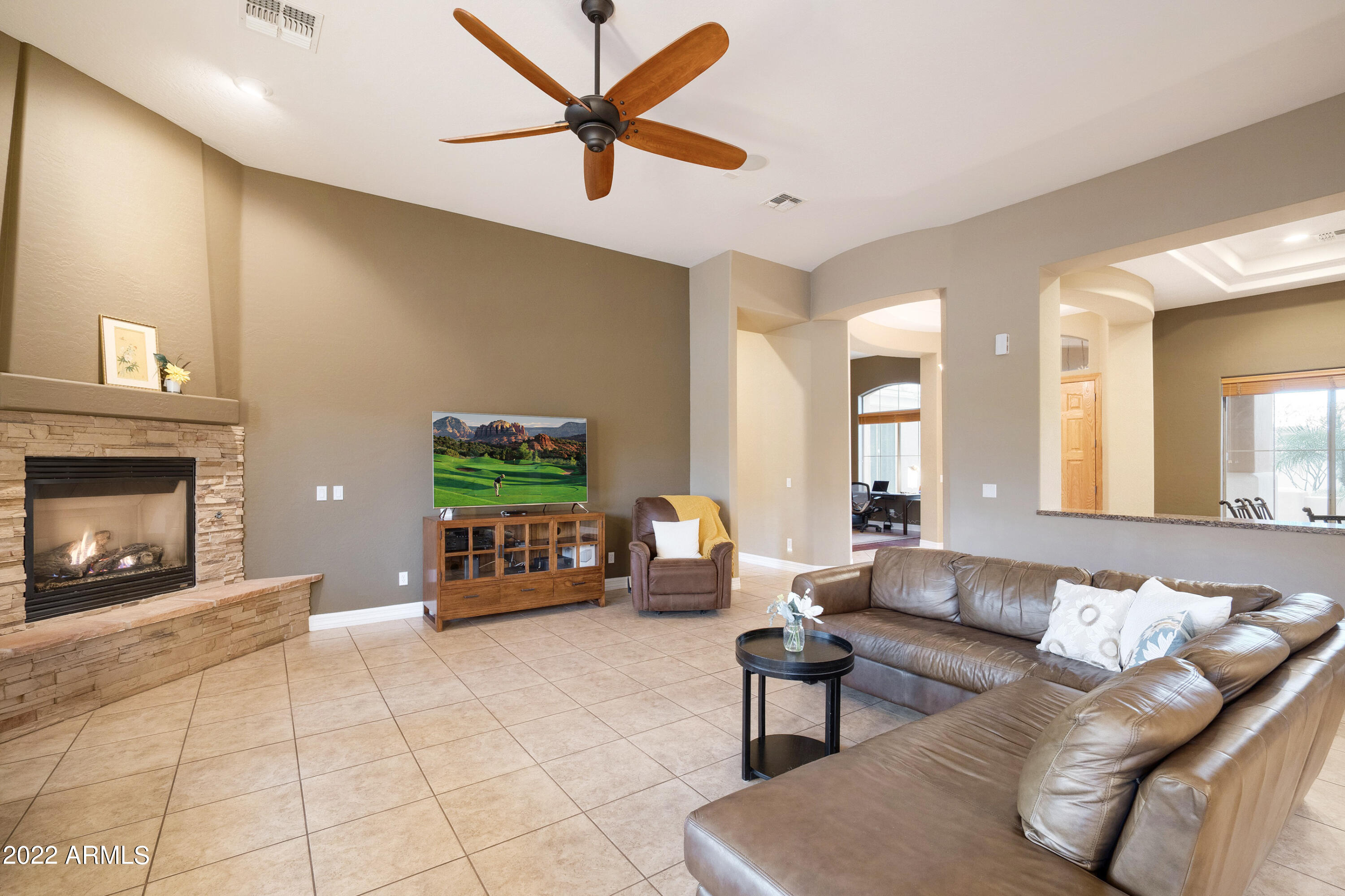 1819 West Summerside Road Phoenix, AZ 85041 - Photo 15 of 78 Family Room