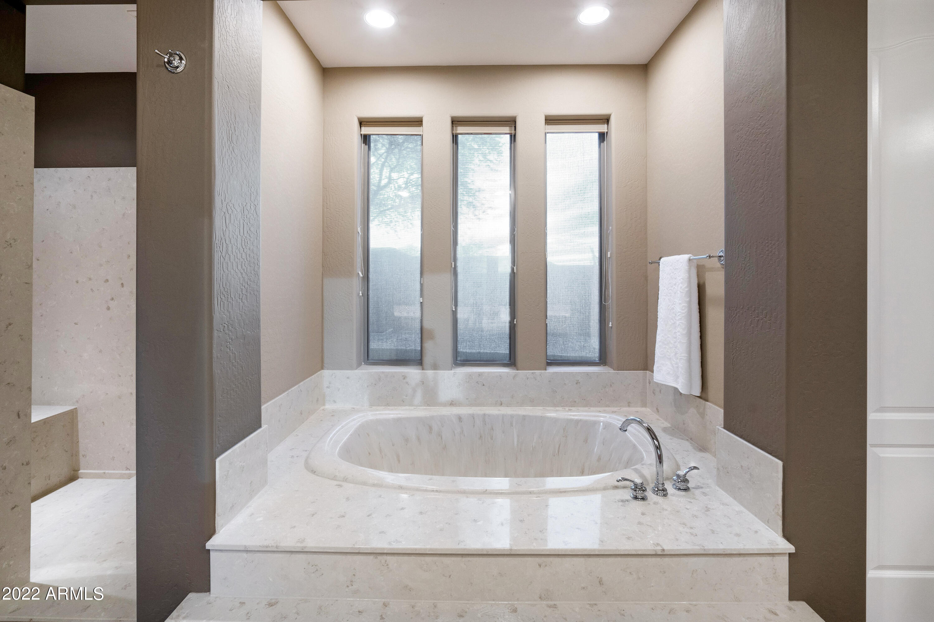 1819 West Summerside Road Phoenix, AZ 85041 - Photo 19 of 78 Master Tub