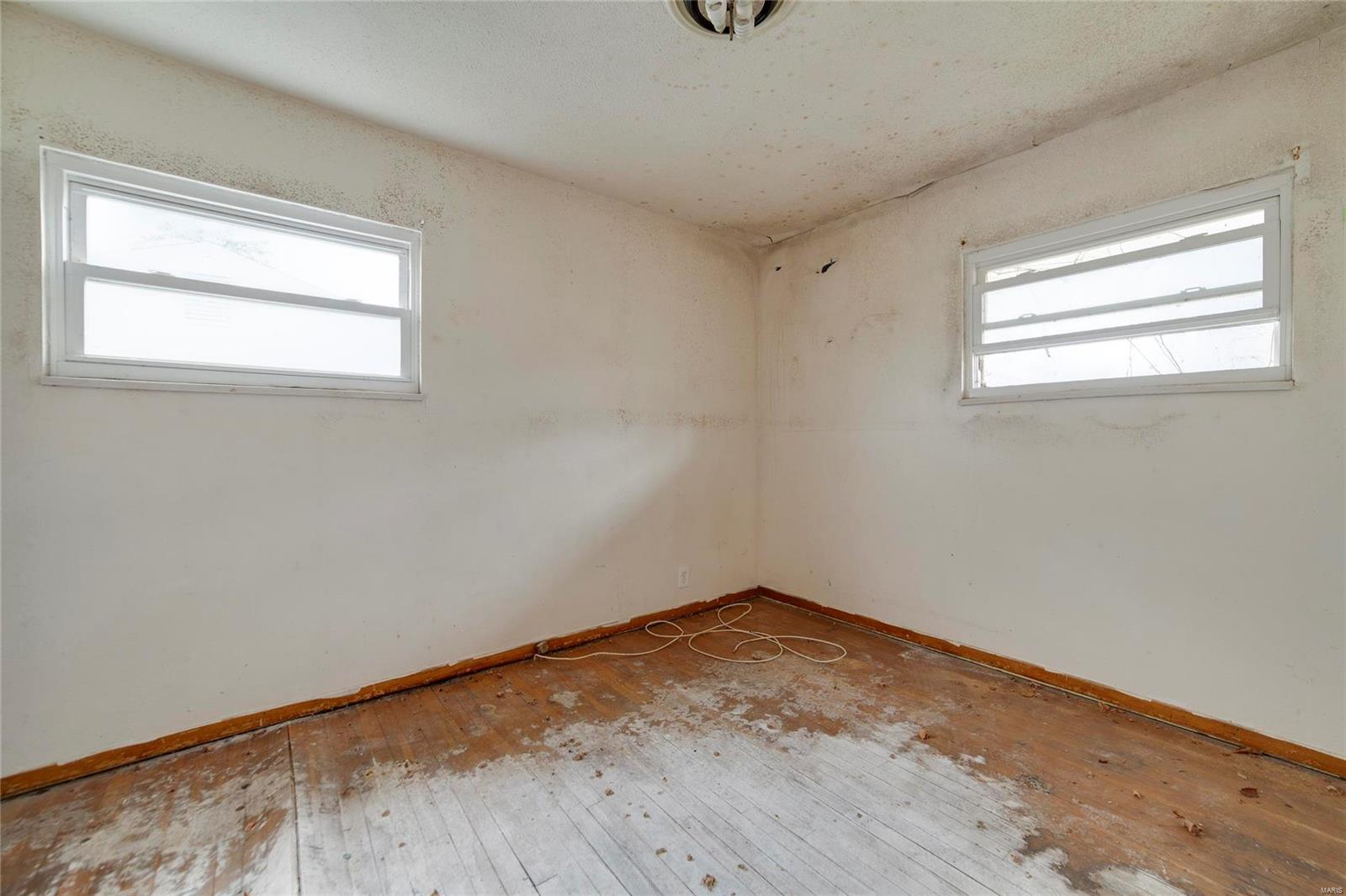 211 Perthshire Road St. Louis, MO 63137 - Photo 11 of 13