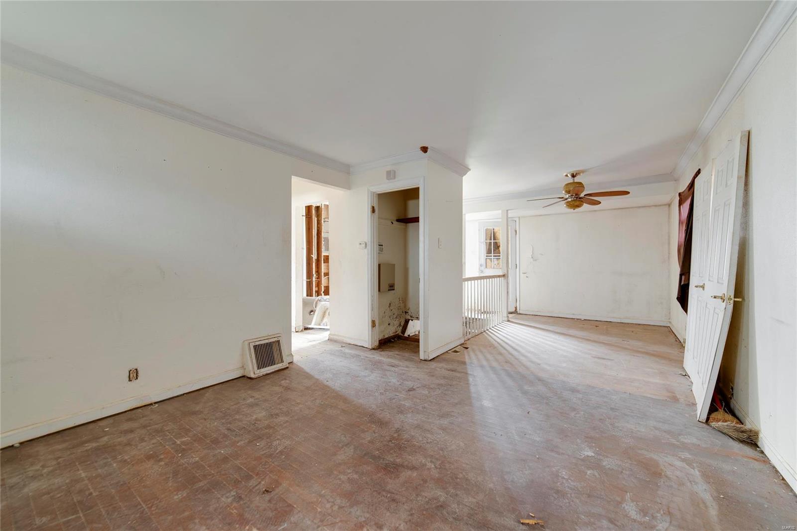 211 Perthshire Road St. Louis, MO 63137 - Photo 3 of 13