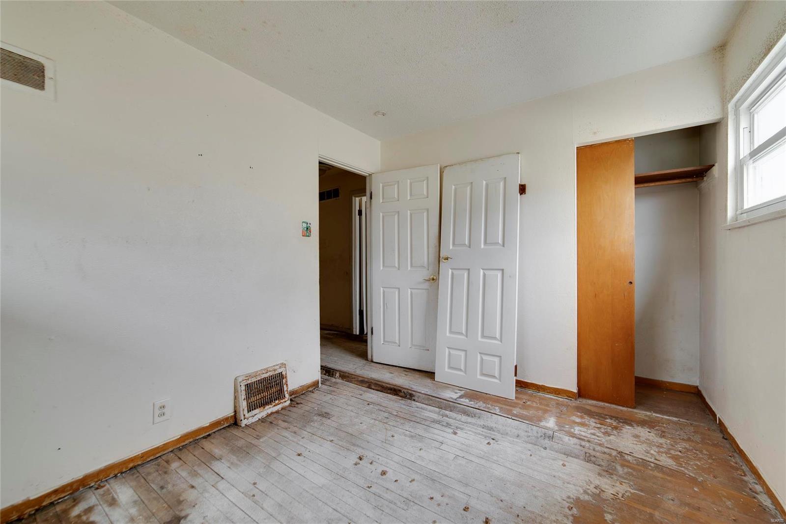 211 Perthshire Road St. Louis, MO 63137 - Photo 10 of 13