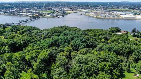 $350,000 | 600 Livingston Avenue, East Dubuque, IL 61025