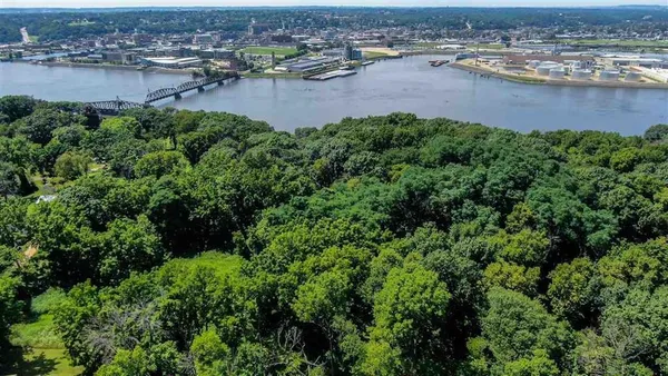 $350,000 | 600 Livingston Avenue, East Dubuque, IL 61025