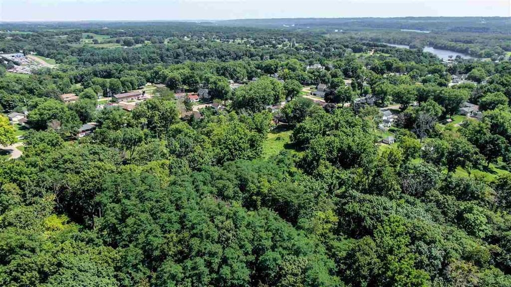 600 Livingston Avenue East Dubuque, IL 61025 - Photo 5 of 9 an aerial view of a houses with a lush green hillside