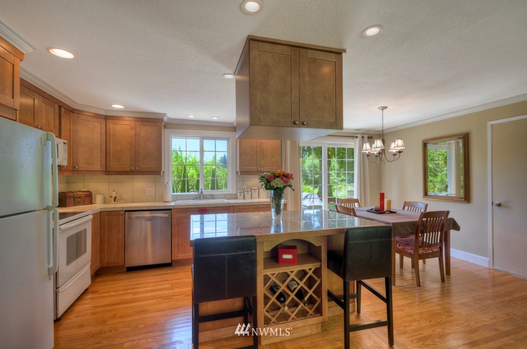 24118 Locust Way Bothell, WA 98021 - Photo 12 of 18