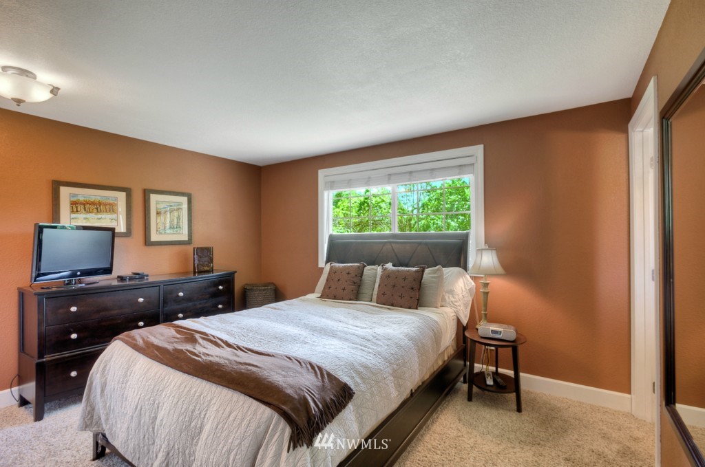 24118 Locust Way Bothell, WA 98021 - Photo 15 of 18