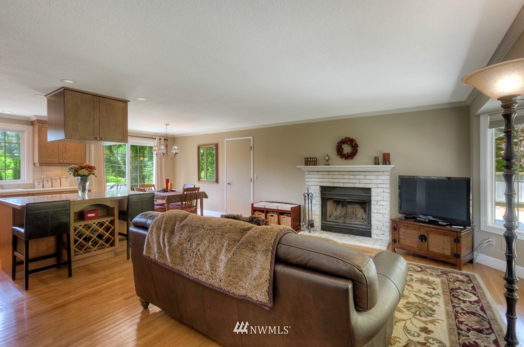 24118 Locust Way Bothell, WA 98021 - Photo 9 of 18