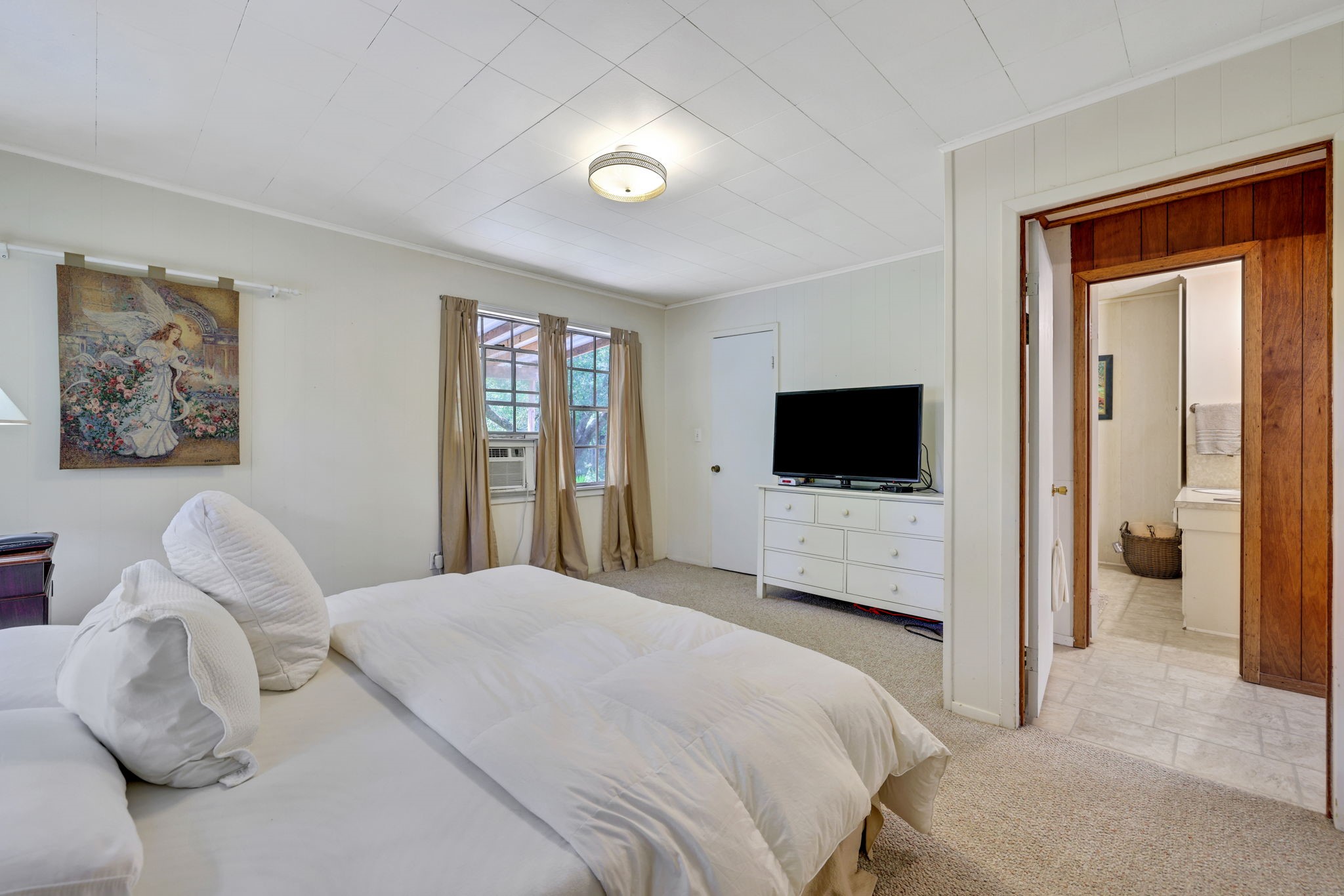 211 Fm 224 Road Coldspring, TX 77331 - Photo 12 of 25 Peaceful and spacious bedroom with soft lighting, neutral finishes, and easy access to the bathroom just steps away.