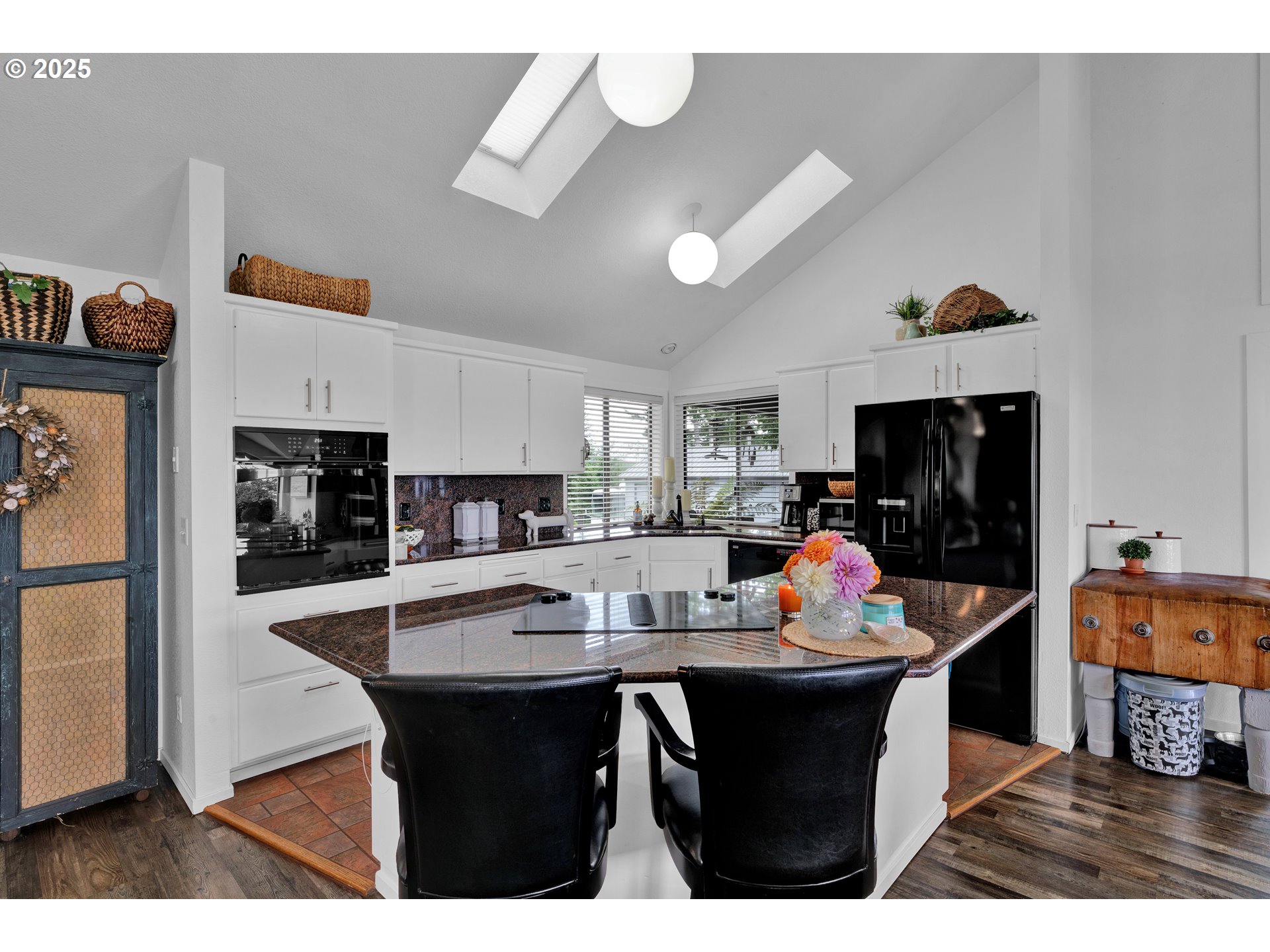 88616 Ocean View Lane Florence, OR 97439 - Photo 13 of 47 a kitchen with a dining table and chairs