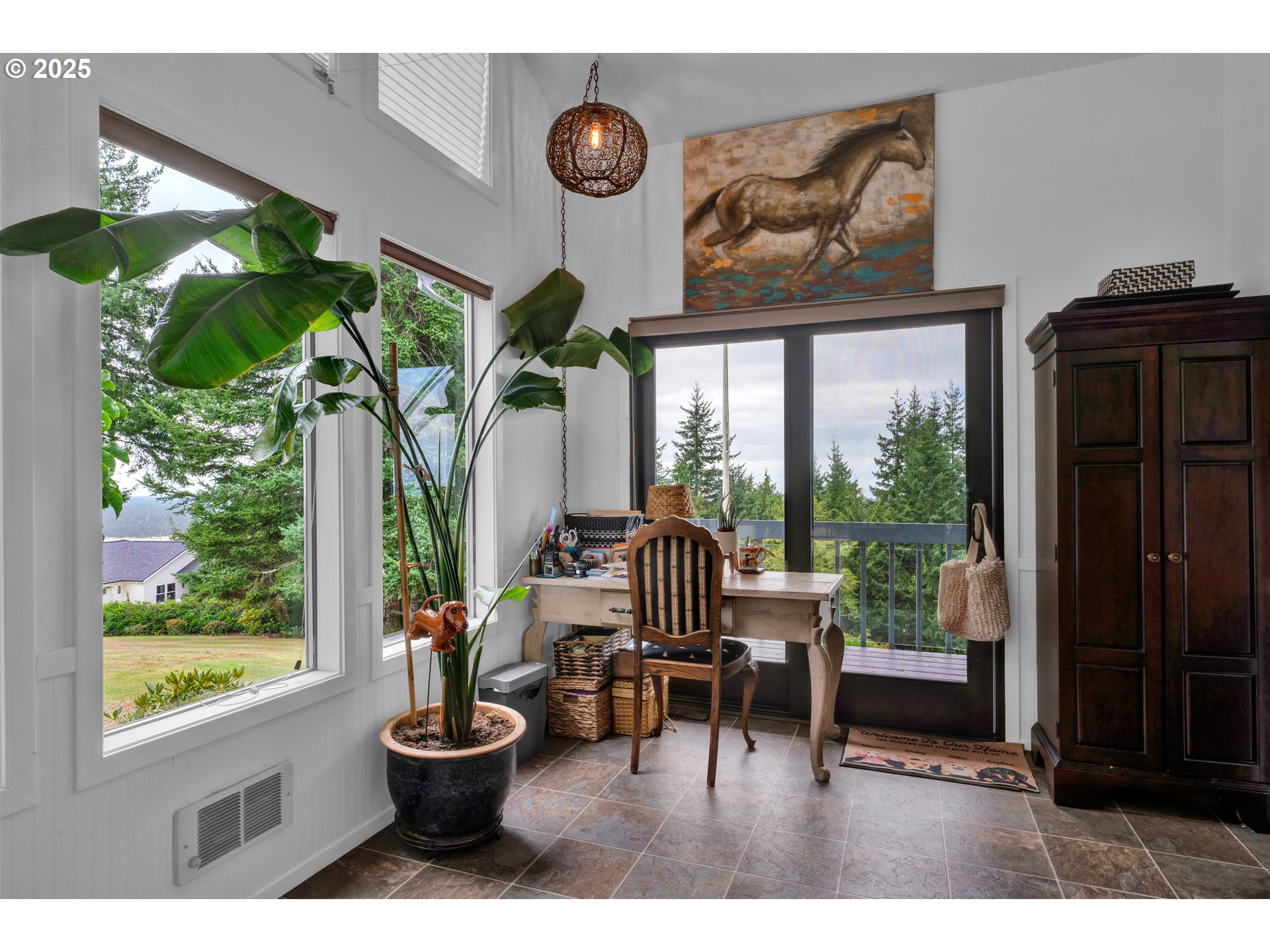 88616 Ocean View Lane Florence, OR 97439 - Photo 19 of 47 a living room with furniture and a potted plant