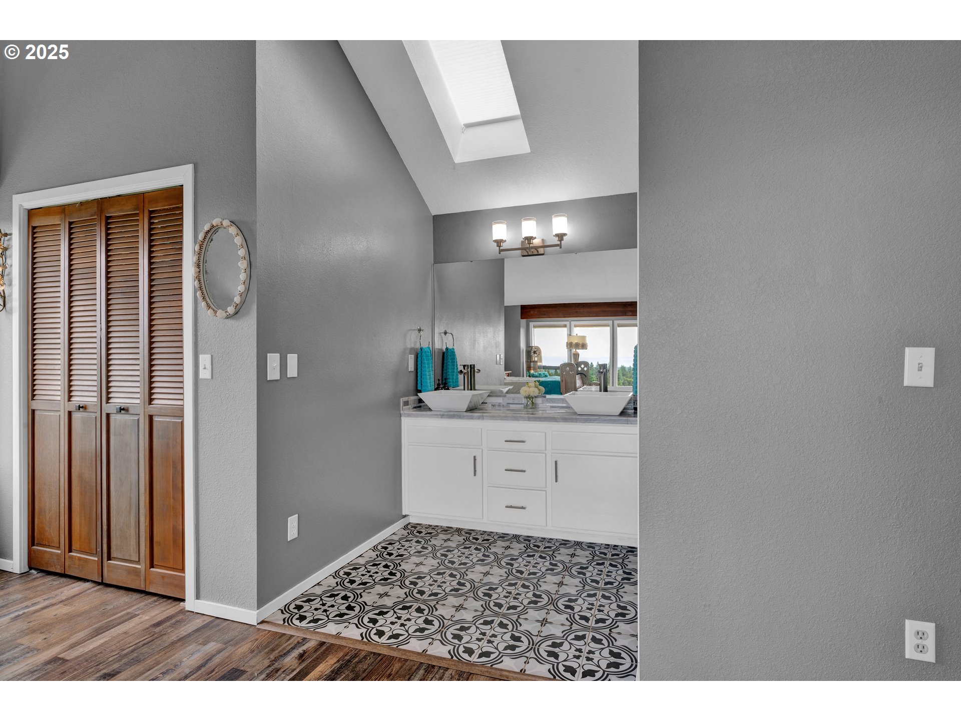 88616 Ocean View Lane Florence, OR 97439 - Photo 26 of 47 a bathroom with a sink a mirror and a vanity