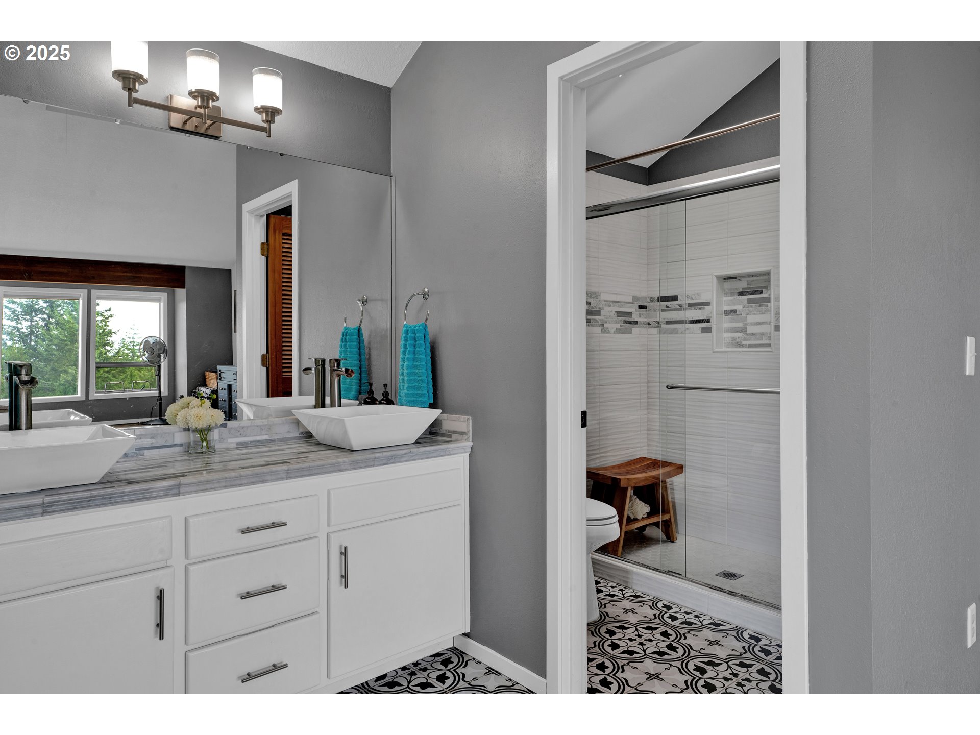 88616 Ocean View Lane Florence, OR 97439 - Photo 27 of 47 a bathroom with a sink and a mirror
