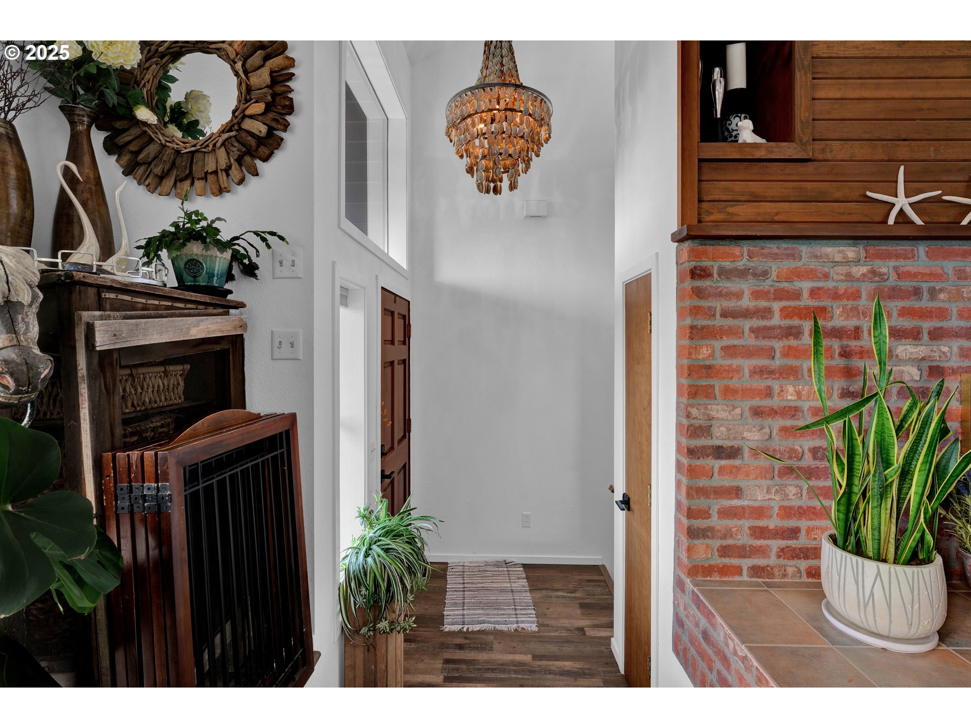 88616 Ocean View Lane Florence, OR 97439 - Photo 4 of 47 a view of entryway and hall