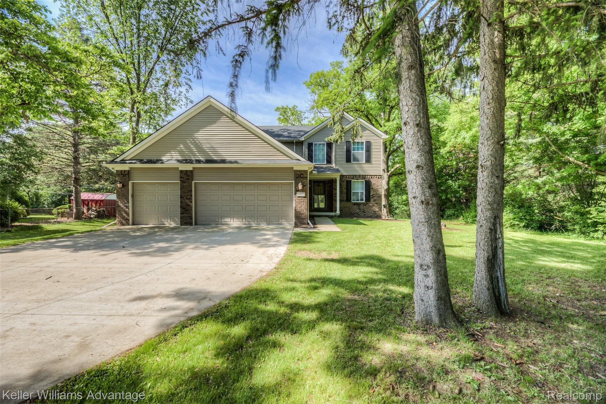 16425 Rougeway Street Livonia, MI 48154 - Photo 10 of 47 -10.jpg