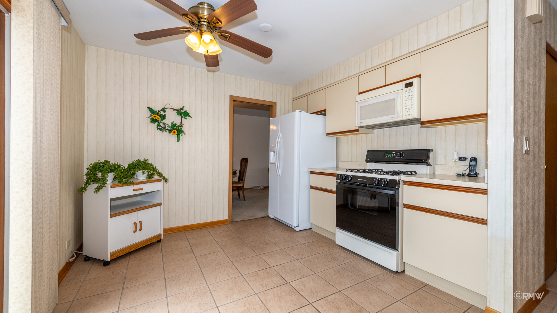 35 South Highview Avenue Addison, IL 60101 - Photo 7 of 23