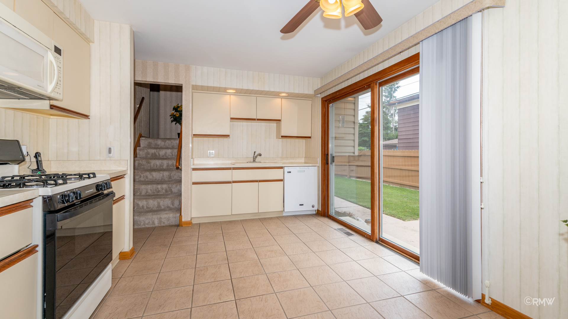 35 South Highview Avenue Addison, IL 60101 - Photo 8 of 23