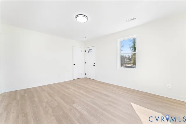 a view of empty room with window