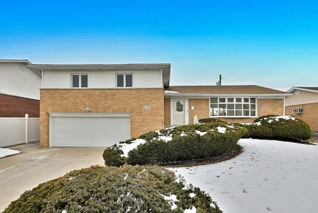 $384,900 | 1213 Helen Drive, Melrose Park, IL 60160