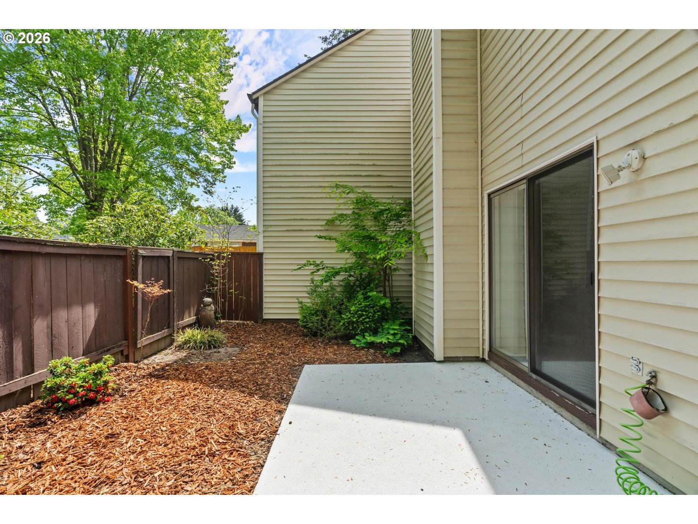 5792 Southwest 204th Place Beaverton, OR 97078 - Photo 26 of 33 a backyard of a house