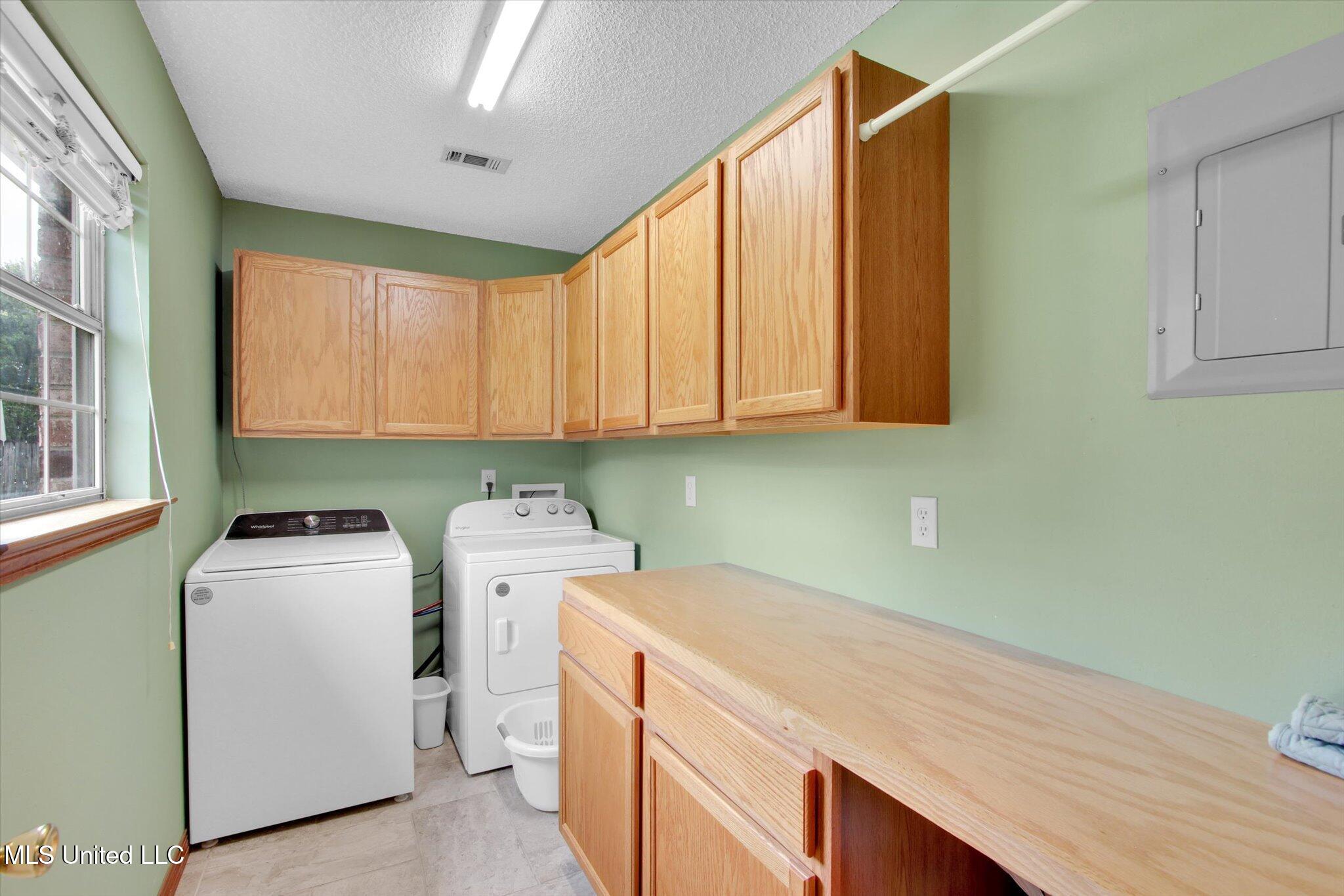 8809 Old Walnut Road Ocean Springs, MS 39564 - Photo 16 of 30 Laundry Room