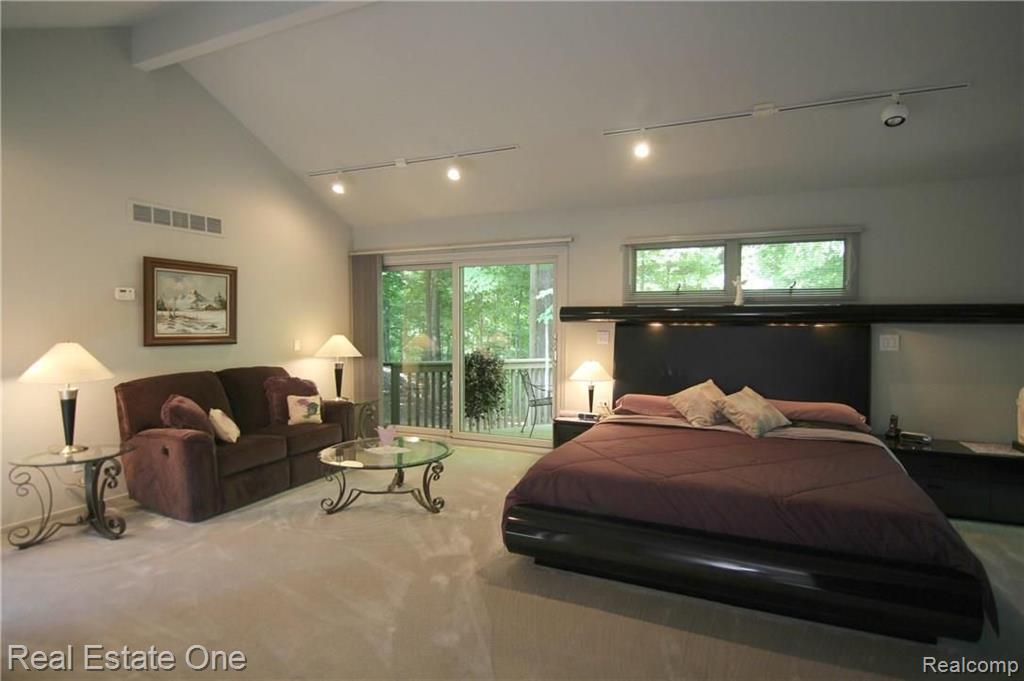 28053 Inkster Road Farmington Hills, MI 48334 - Photo 18 of 46