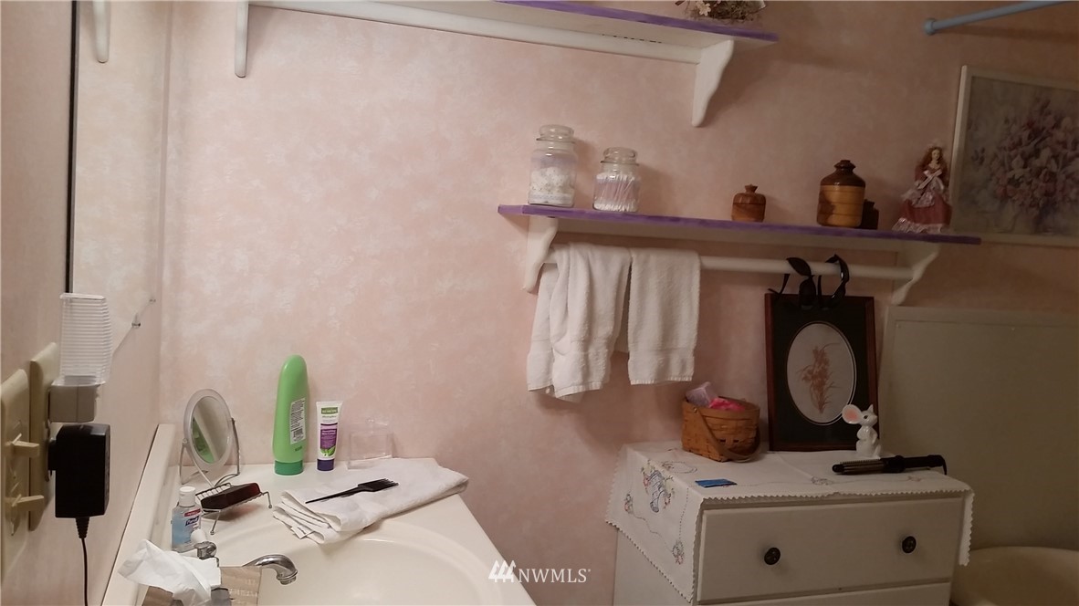 224 Wirta Road Winlock, WA 98596 - Photo 14 of 22 a bathroom with a sink and a mirror