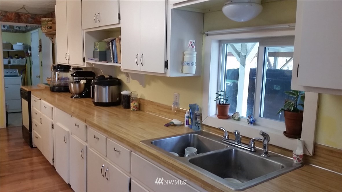 224 Wirta Road Winlock, WA 98596 - Photo 6 of 22 a kitchen with granite countertop a sink and a stove top oven