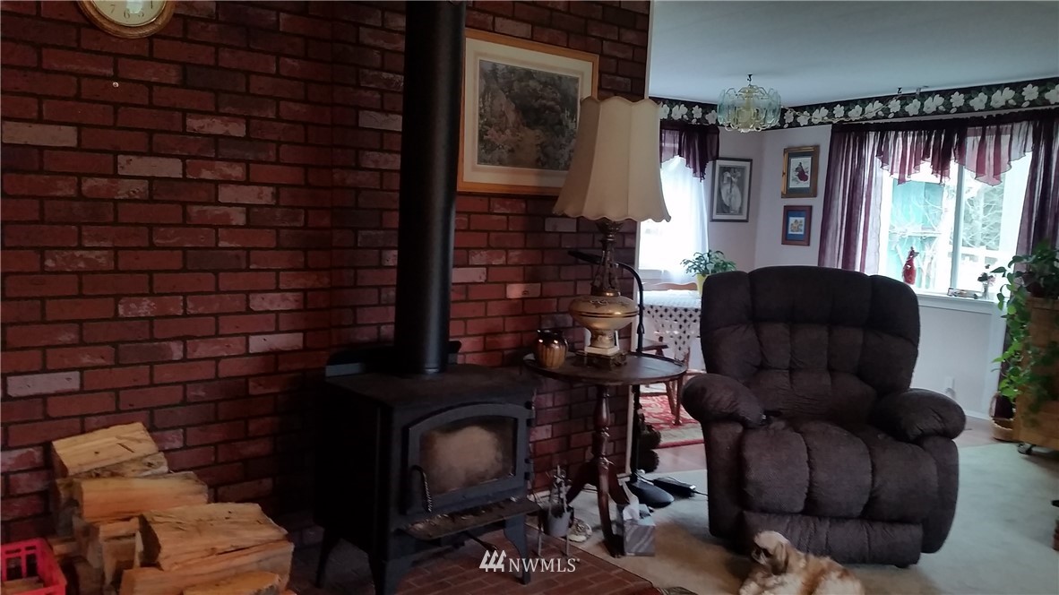 224 Wirta Road Winlock, WA 98596 - Photo 10 of 22 a living room with furniture and a fireplace