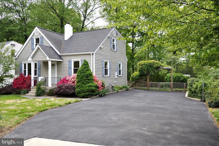 101 Adclare Road Rockville, MD 20850 - Photo 9 of 30 Exterior (Front)