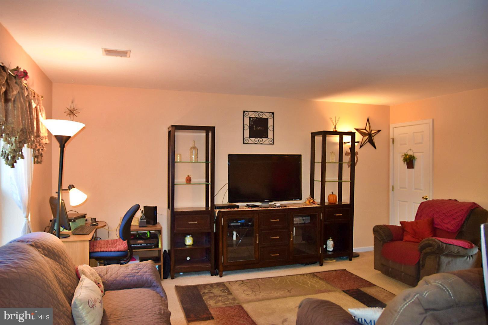 792 Briarstone Road Bethlehem, PA 18017 - Photo 9 of 23 Gallery Image 9