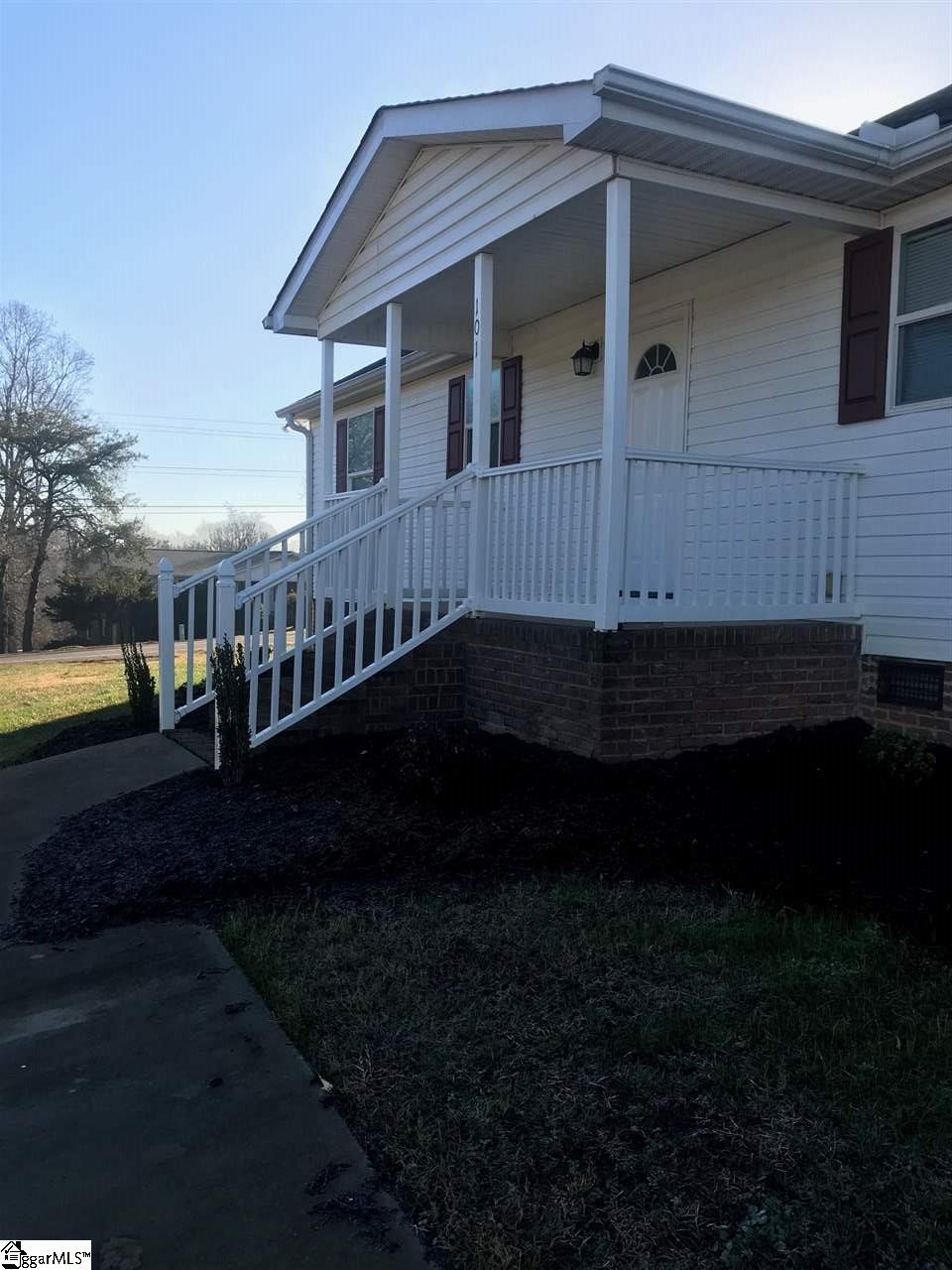 101 Robin Ridge Circle Piedmont, SC 29673 - Photo 2 of 29 Gallery Image 2