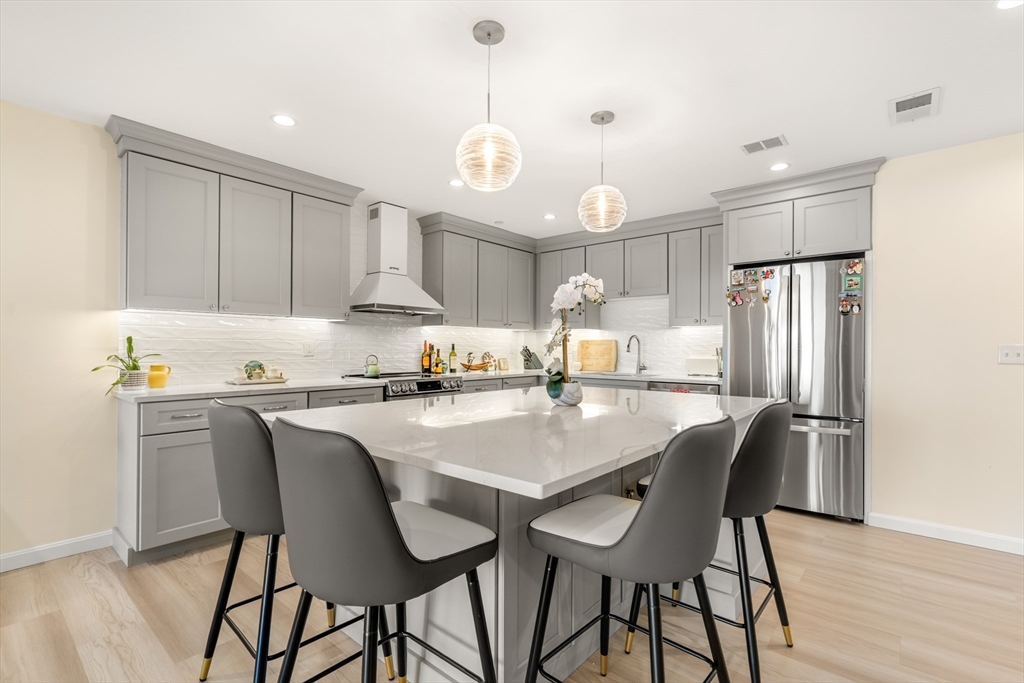 1 Seal Harbor Road, Unit 300 Winthrop, MA 02152 - Photo 4 of 39