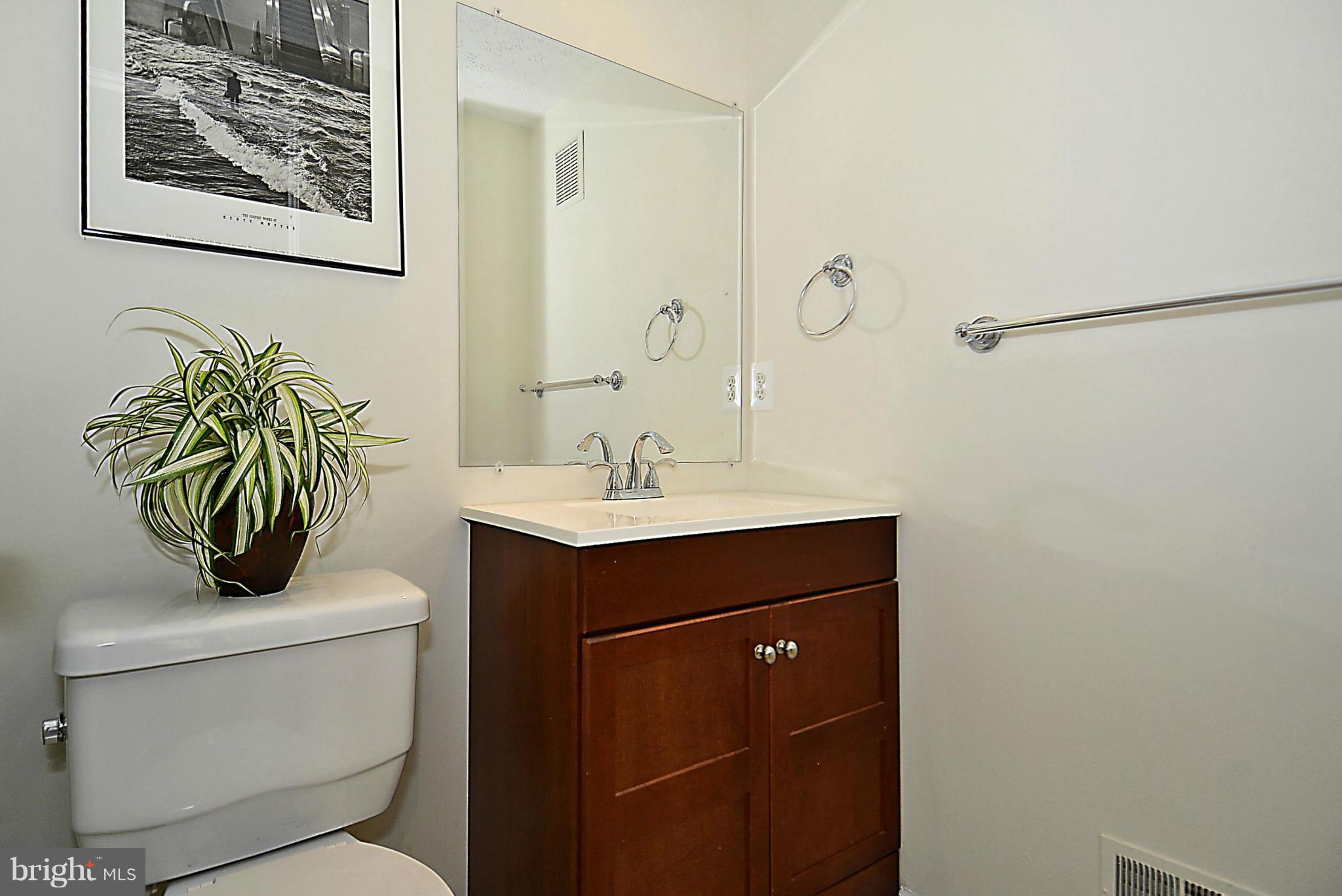1921 Belmont Ridge Court Reston, VA 20191 - Photo 18 of 26 Bath