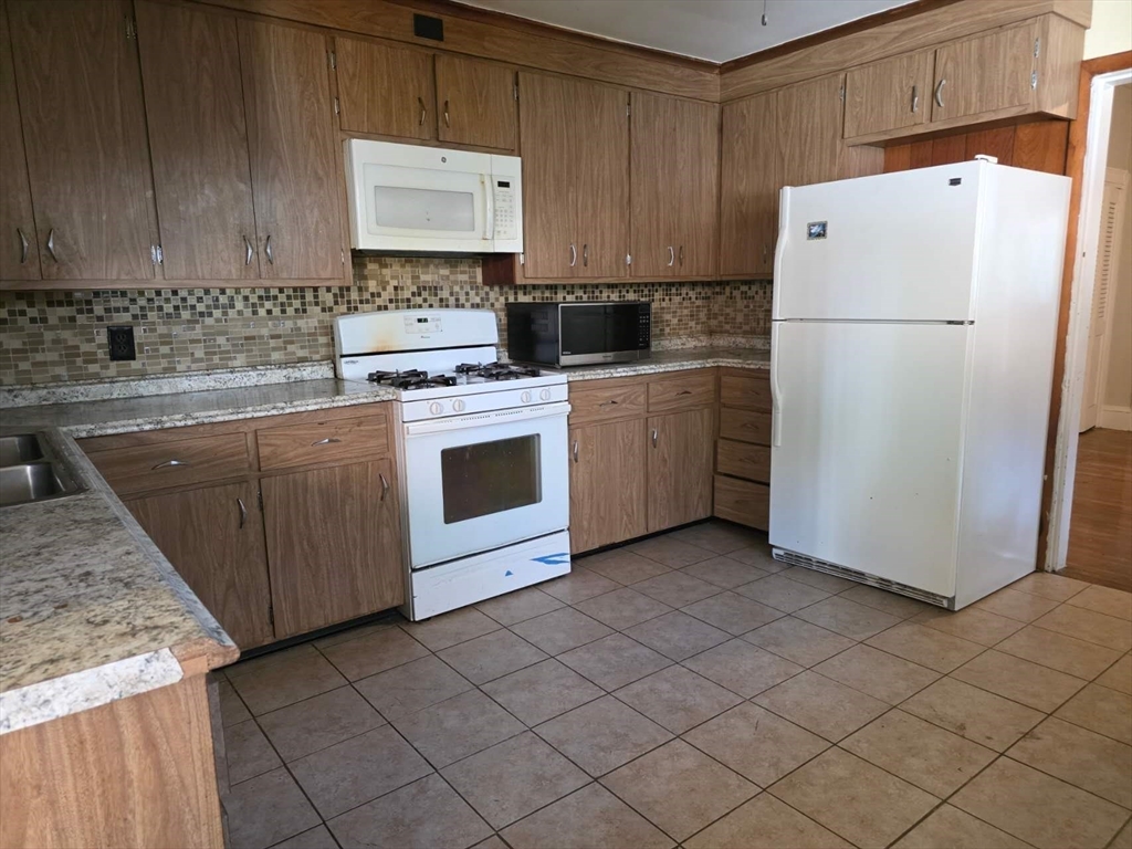 231 River Street Waltham, MA 02453 - Photo 3 of 13