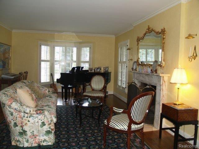 54 Moran Road Grosse Pointe, MI 48236 - Photo 7 of 37 Living Room