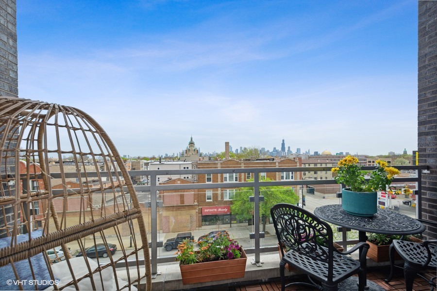 2408 West Rice Street, Unit 403 Chicago, IL 60622 - Photo 18 of 19 a view of a chairs and table in patio