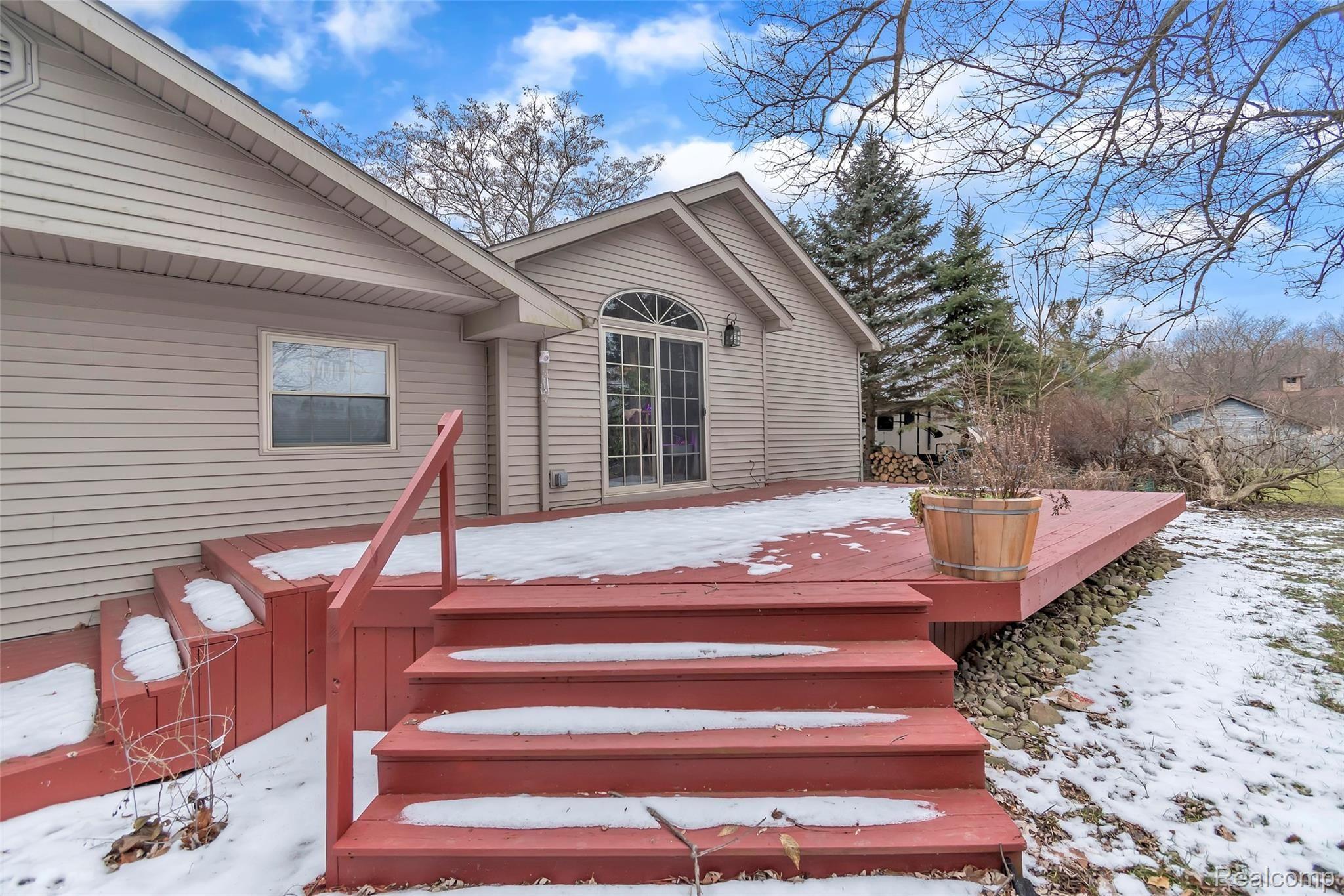 7293 Davison Road Davison, MI 48423 - Photo 29 of 35 7293-Davison-Rd-Davison-MI-windowstill-29.jpg