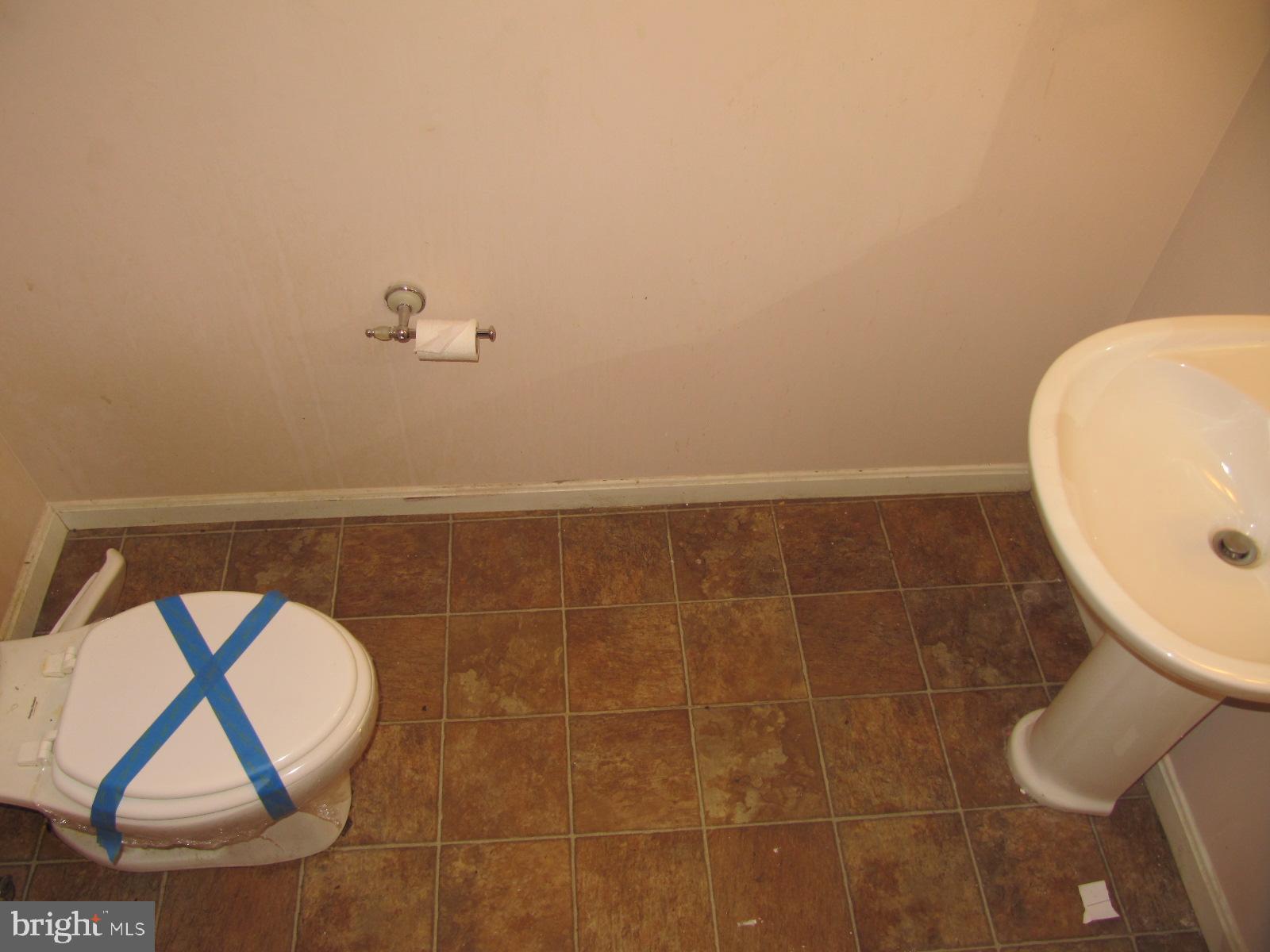 1013 Bair Road Hanover, PA 17331 - Photo 29 of 33 Powder Room