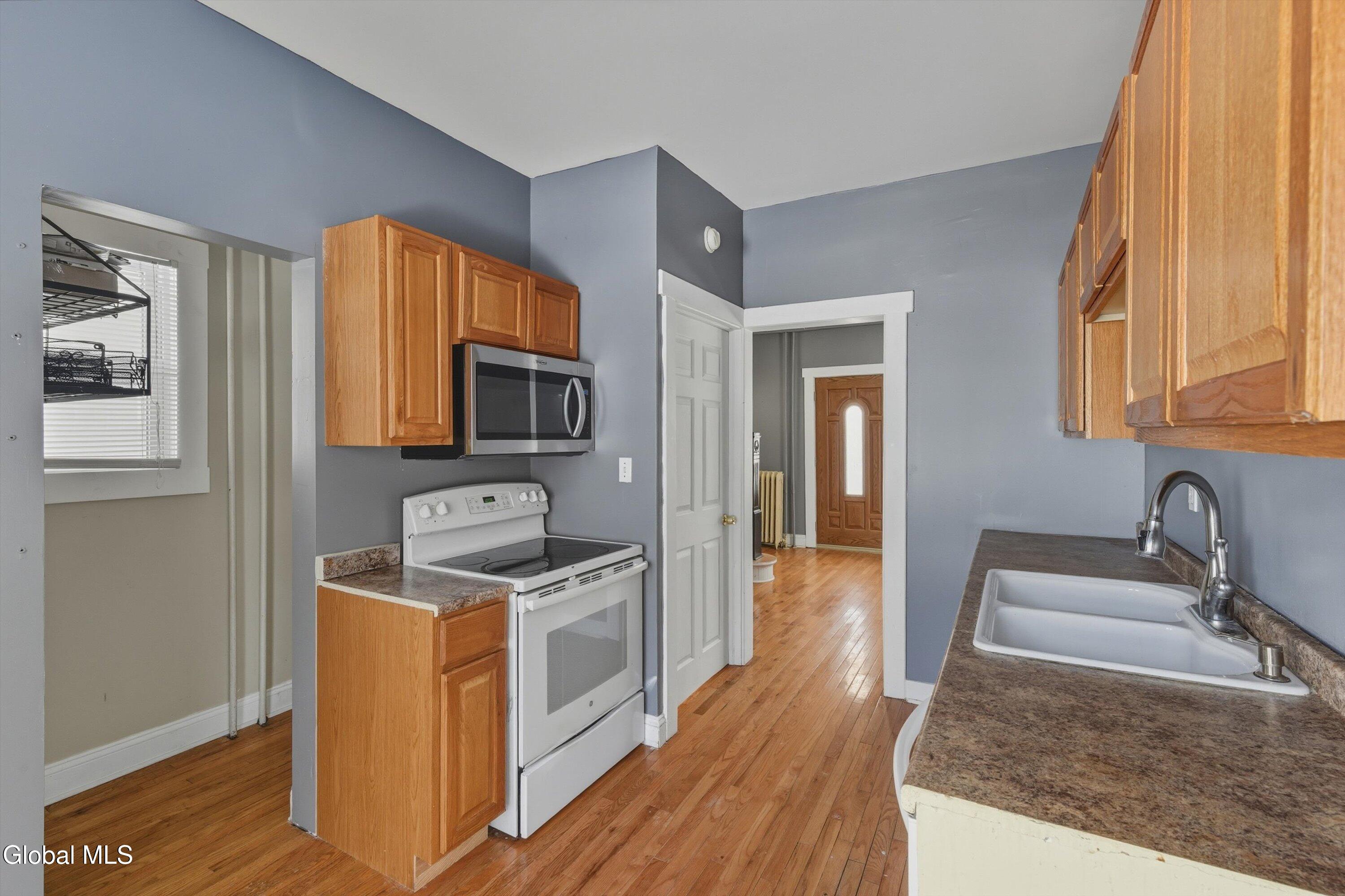 13 Cleveland Street Albany, NY 12206 - Photo 12 of 27 08-13 Cleveland St-8