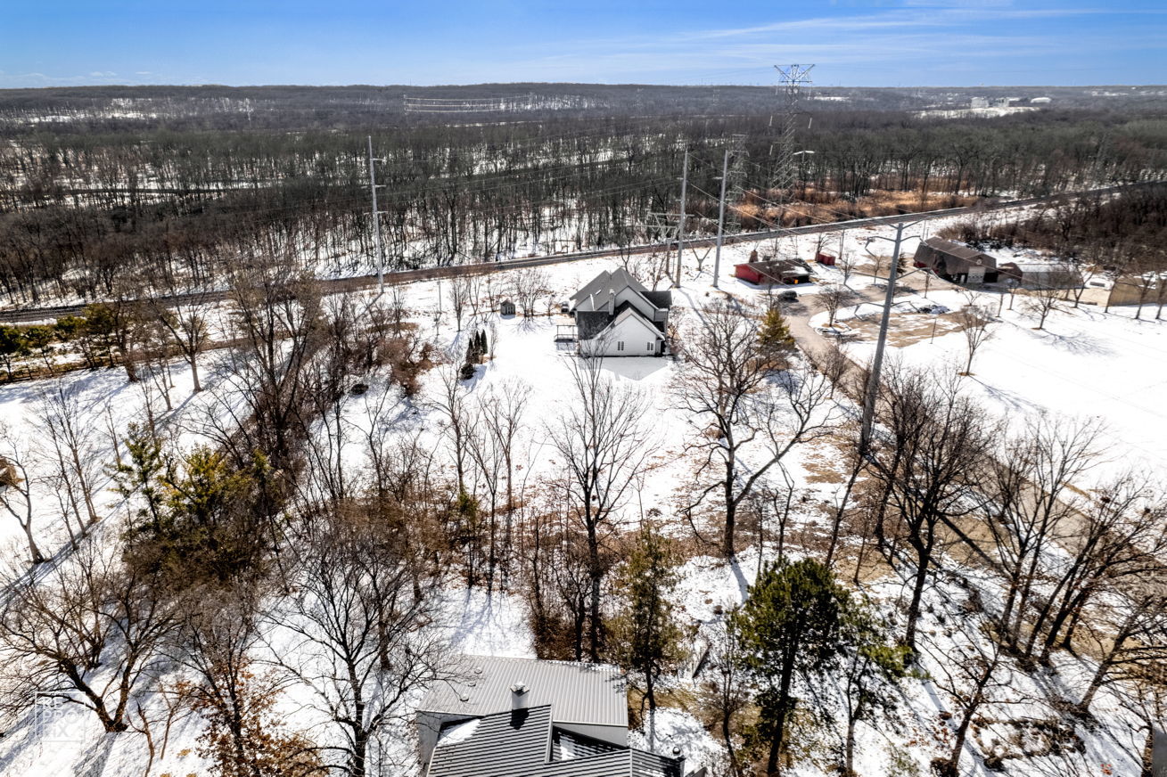 10S641 South Garfield Street Burr Ridge, IL 60527 - Photo 3 of 15 a view of city and ocean