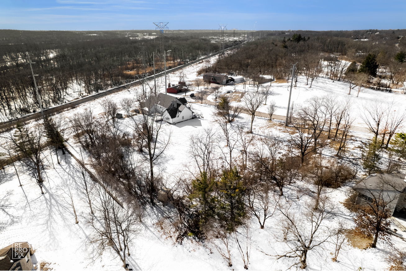 10S641 South Garfield Street Burr Ridge, IL 60527 - Photo 4 of 15 a view of city and mountain