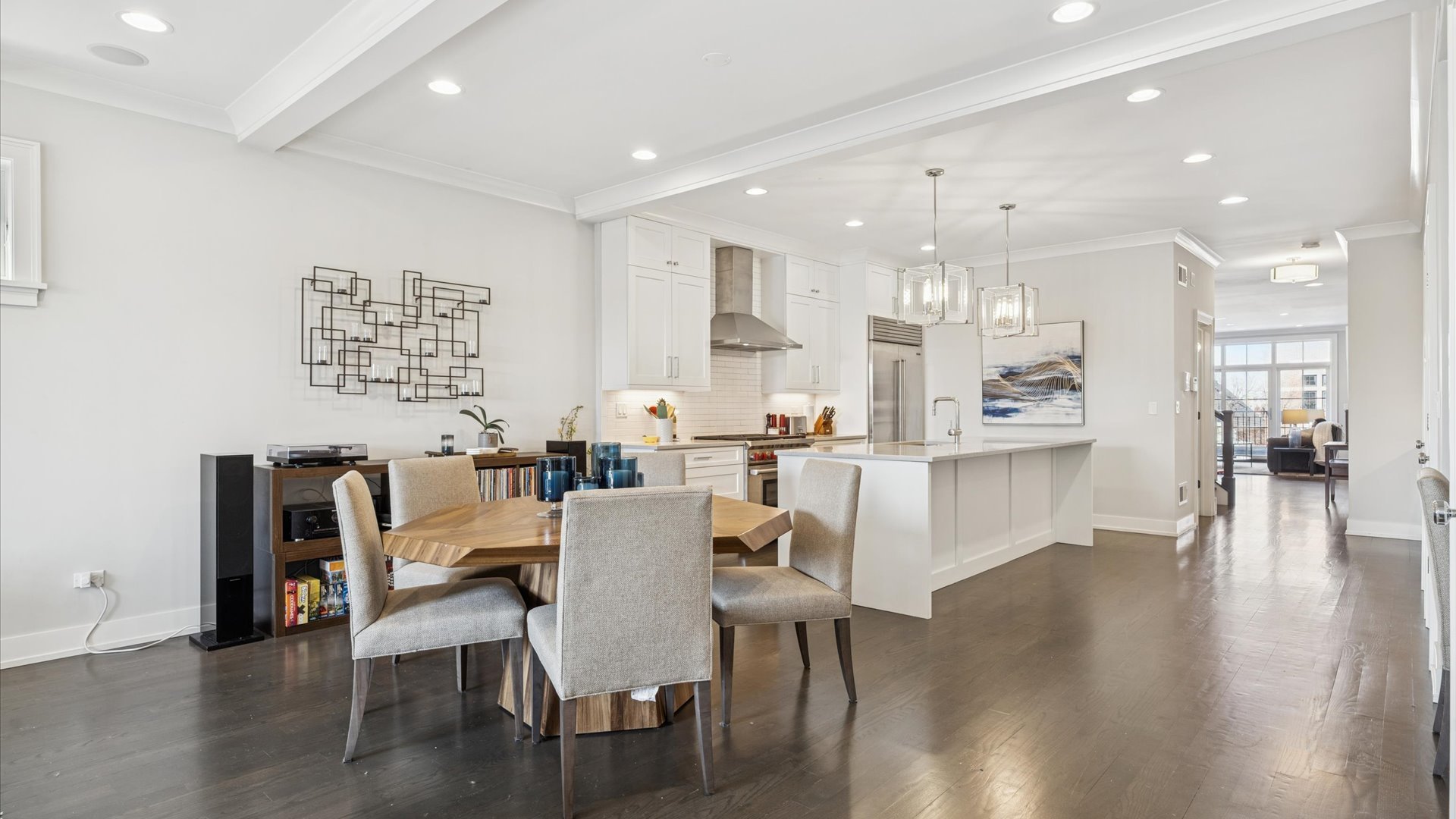 2341 West Roscoe Street, Unit 3W Chicago, IL 60618 - Photo 16 of 37