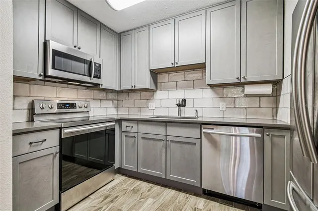 $1,900 | 13691 Orange Sunset Drive, Unit 201, Tampa, FL 33618