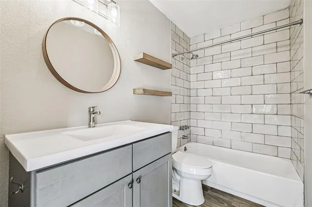 $1,900 | 13691 Orange Sunset Drive, Unit 201, Tampa, FL 33618