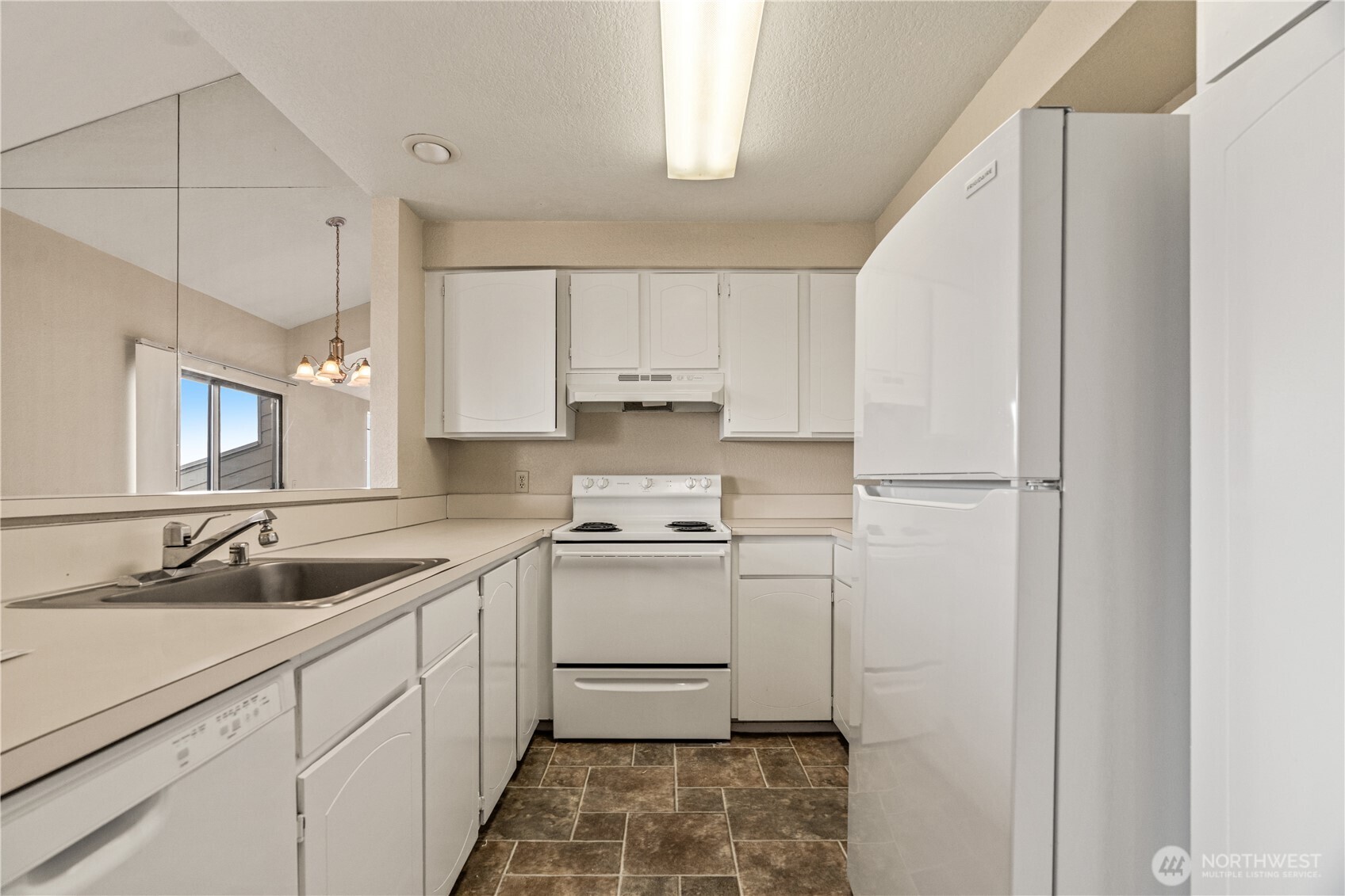 1319 South Puget Drive, Unit D35 Renton, WA 98055 - Photo 7 of 26