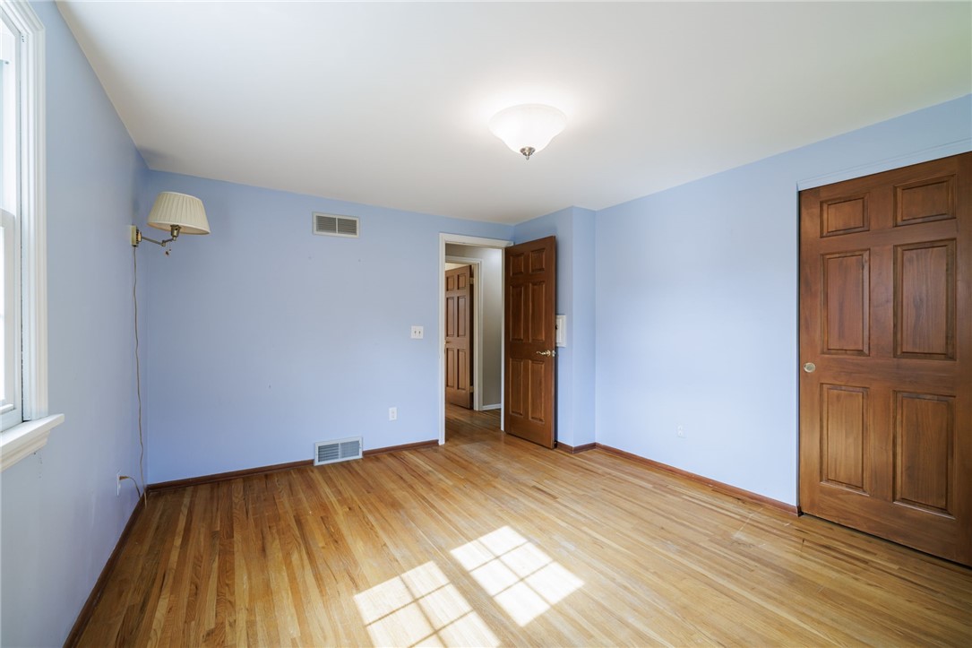 37 Heatherwood Road Perinton, NY 14450 - Photo 24 of 42 2nd floor full bath