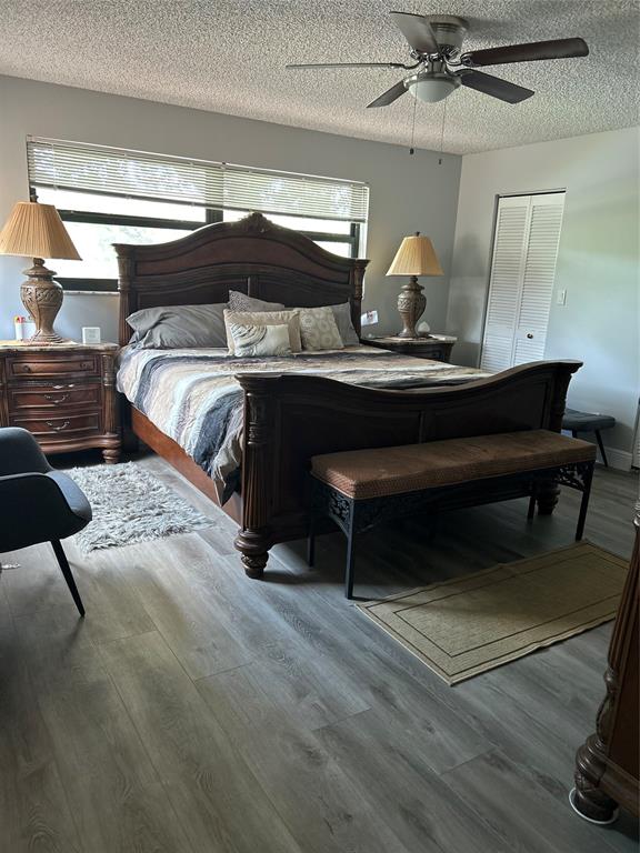 7680 Northwest 79th Avenue, Unit P1 Tamarac, FL 33321 - Photo 16 of 28 a bedroom with a bed and lamp