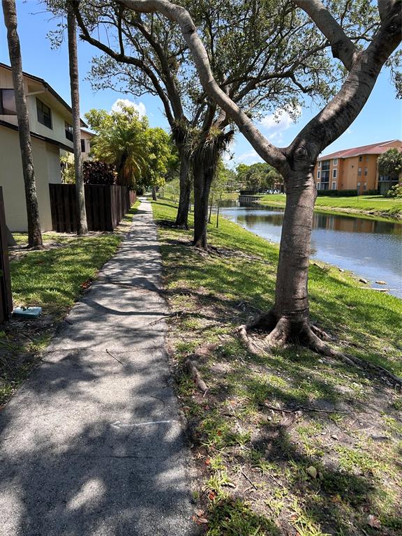 7680 Northwest 79th Avenue, Unit P1 Tamarac, FL 33321 - Photo 28 of 28 a view of a yard with plants and a large tree