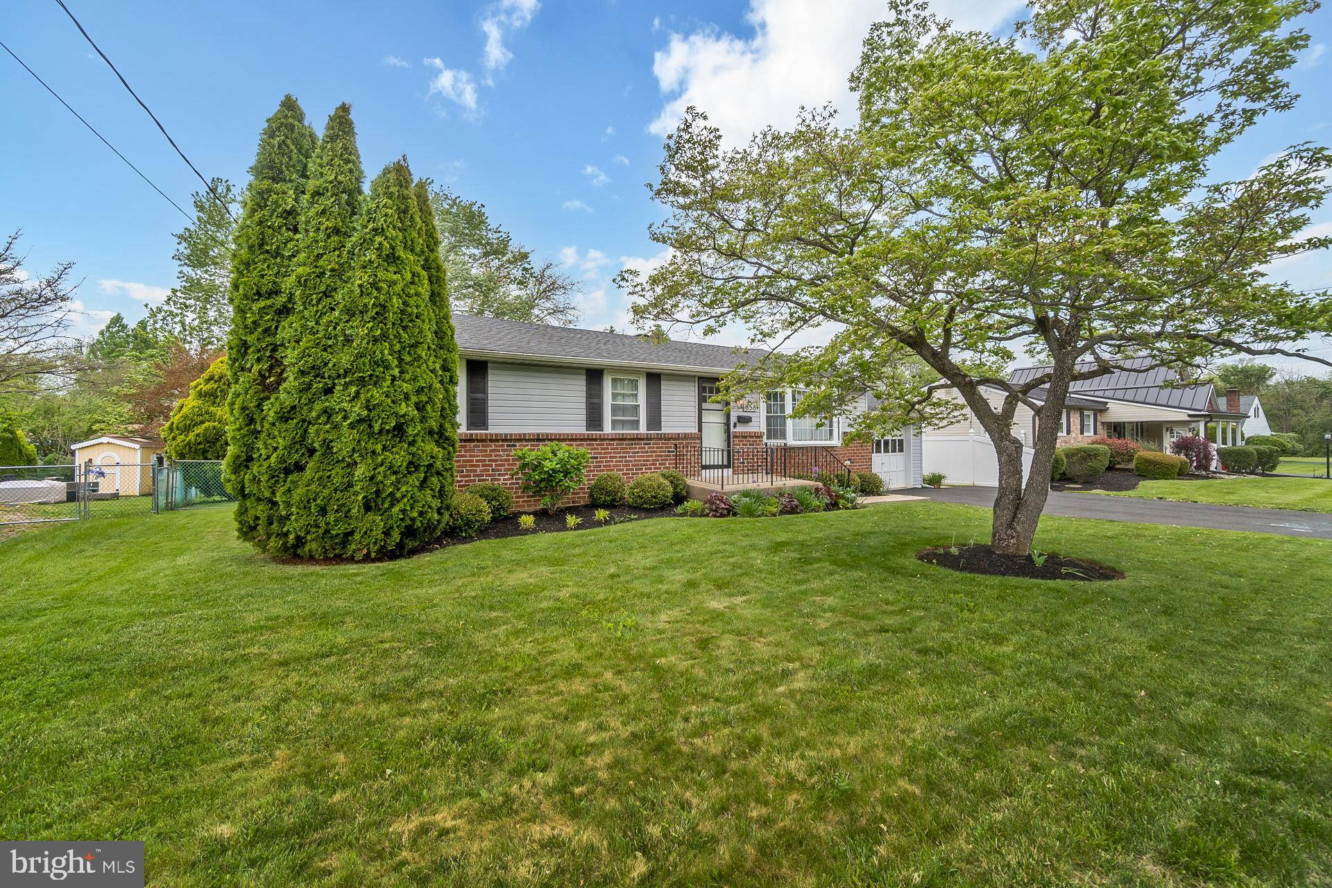 856 Roger Road Warminster, PA 18974 - Photo 4 of 55 Front of home