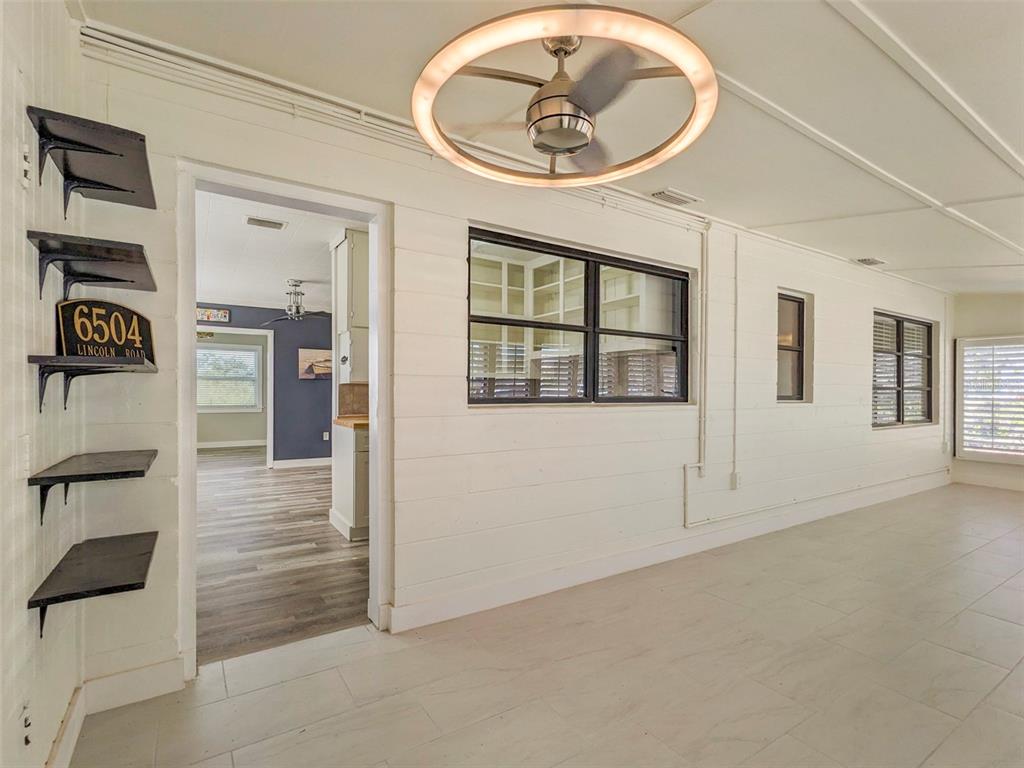 6504 Lincoln Road Bradenton, FL 34203 - Photo 3 of 32